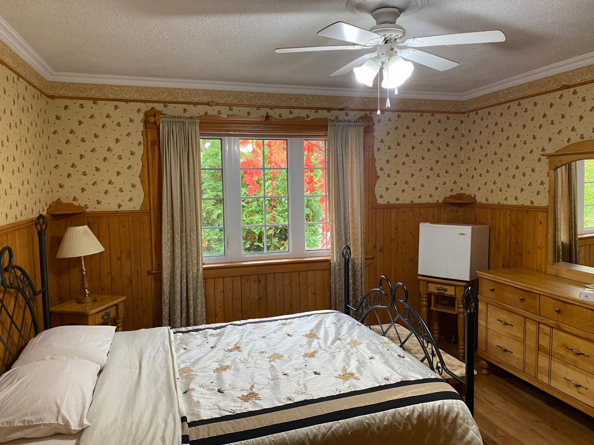 Auberge La Cote D'Or Петіт-Рів'єр-Сен-Франсуа Екстер'єр фото