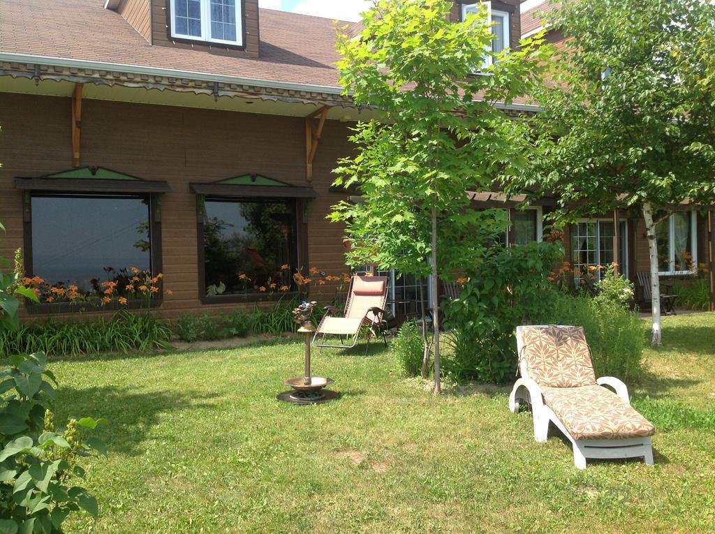 Auberge La Cote D'Or Петіт-Рів'єр-Сен-Франсуа Екстер'єр фото