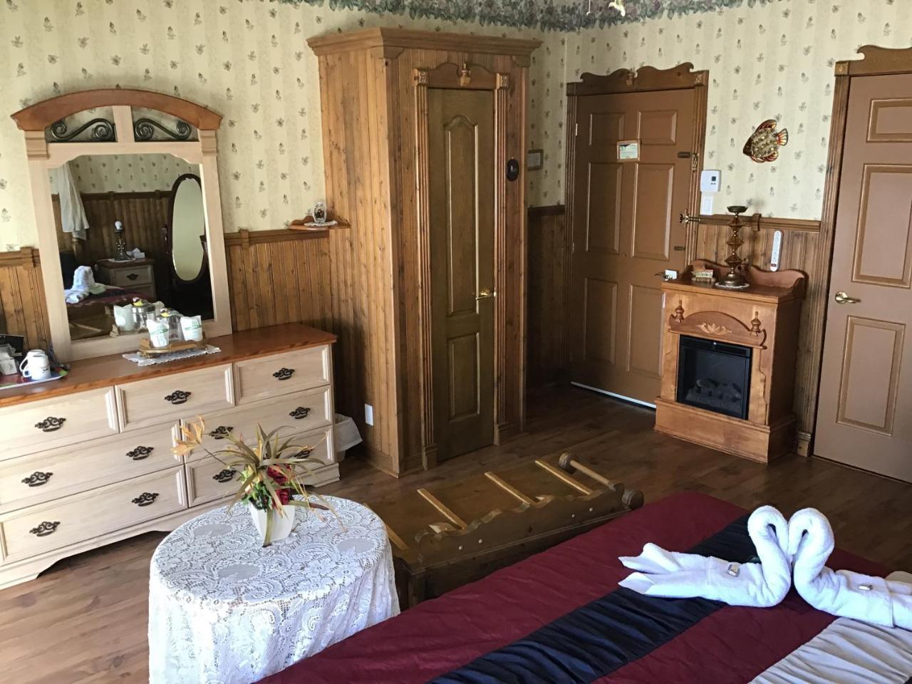 Auberge La Cote D'Or Петіт-Рів'єр-Сен-Франсуа Екстер'єр фото