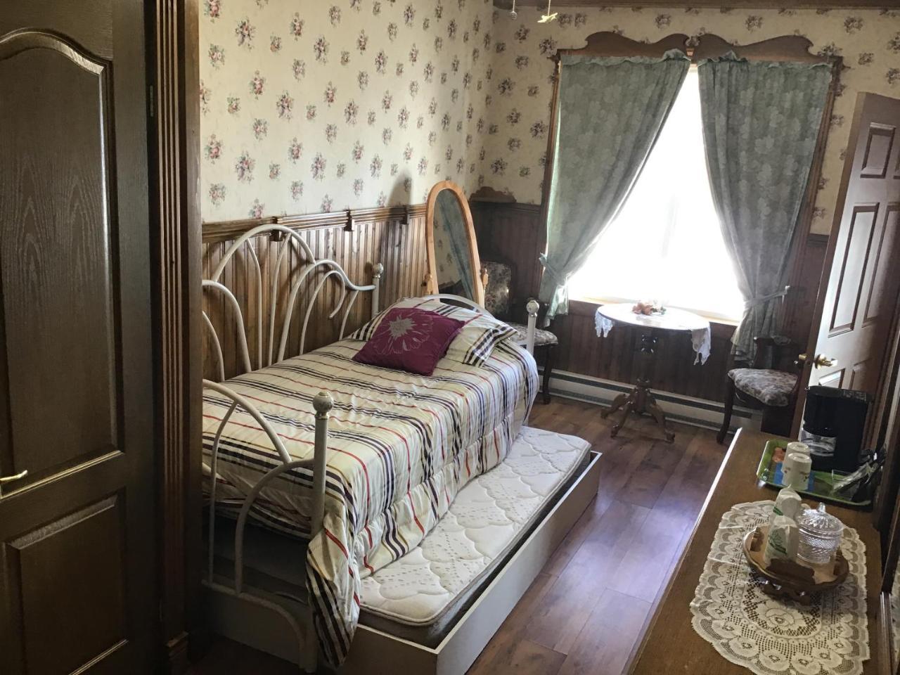 Auberge La Cote D'Or Петіт-Рів'єр-Сен-Франсуа Екстер'єр фото